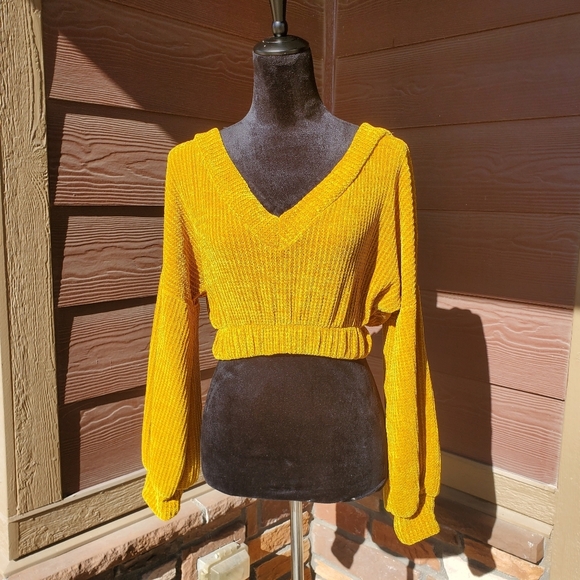 Before You Mustard Chenille Knit Cropped V-Neck Sweater Women's Size Small EUC - Picture 10 of 13